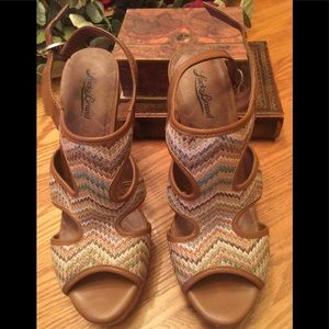 Lucky Brand wedge heals